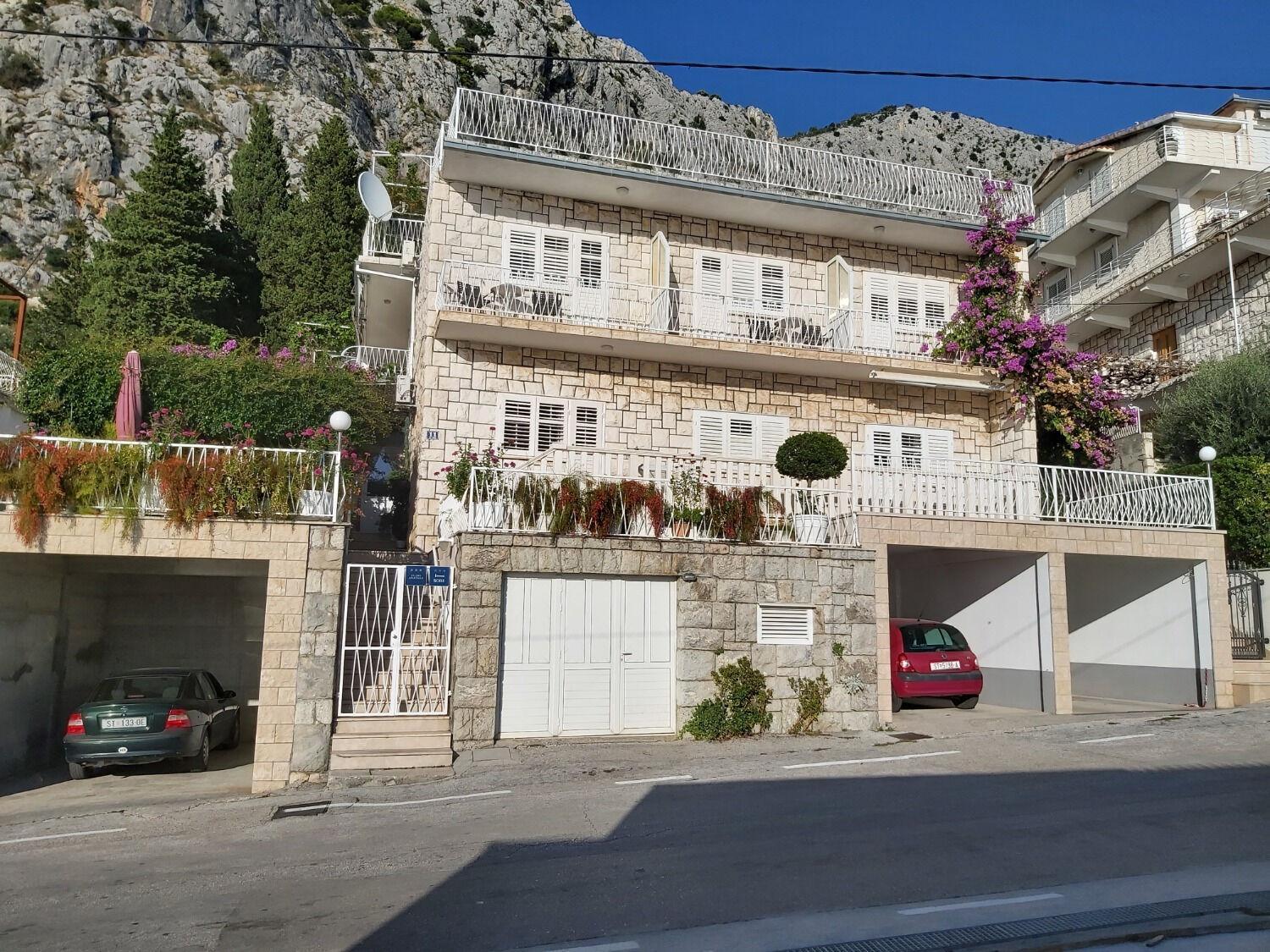 Apartments Ivan - With Parking Omiš Eksteriør bilde